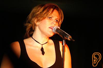 Andra Borlo live on stage