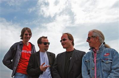 Hank Shizzoe and the Directors spielen auf