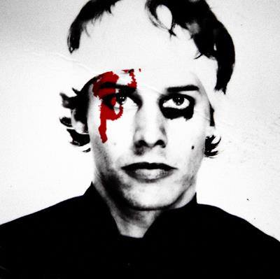 CD-Cover des Debutalbums 'Too Much' von Bonaparte.