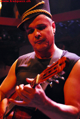 Charakterkopf und sein Arbeitsinstrument