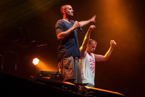 Dezmond Dez (mit Tommy Vercetti) auf der Gurten Waldbühne 2013