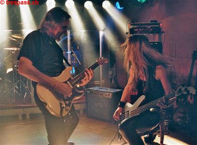 Fernando und Bassistin im Zusammenspiel