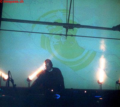 Coole Tectonic-Visuals beherrschten die Releaseparty optisch