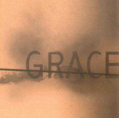 Cover Grace - sandfarben mit blasser schwarzer Schrift