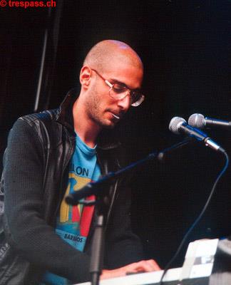 "Den Synthi kann ich nicht mal richtig bedienen..." - Sami Benhadj