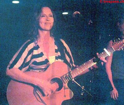 die Frau mit der Gitarre