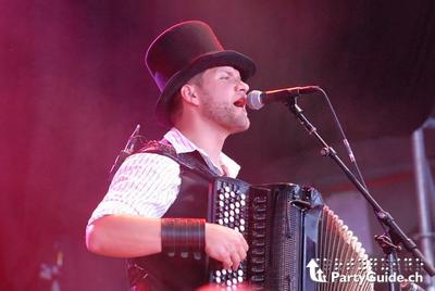 Kummerbuben live
