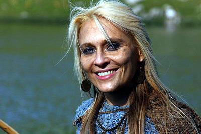 Ob als Metalbraut oder als Squaw - Doro macht was her