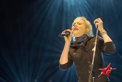 Lunik-Frontfrau Jaël live am Gurtenfestival 2007