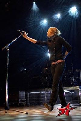 Lunik-Frontfrau Jaël live am Gurtenfestival 2007
