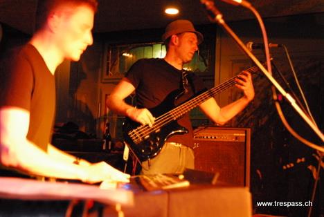 Im Vordergrund Electro, dahinter Bass (und Gitarre) - Magnetfisch