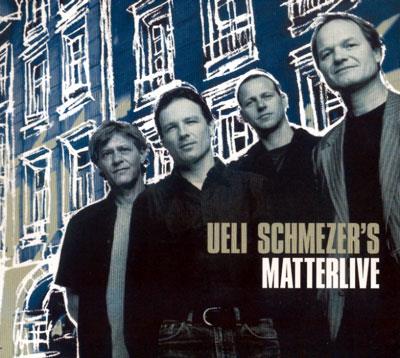 Cover - Ueli Schmezer und Vino Tonto vor nachgemalter Fassade in der Berner Altstadt
