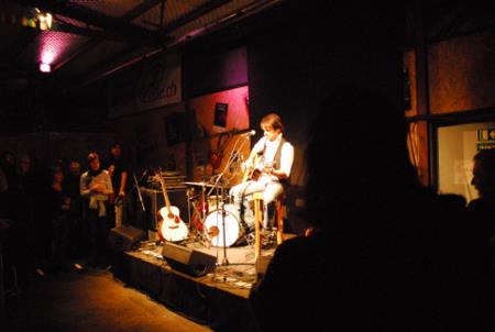 Fühlte sich wohl auf dem Barhocker in Dietikon - Paul Etterlin