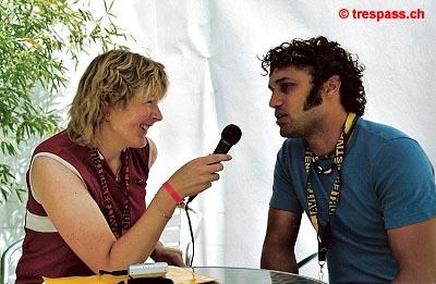 Sandy im Gespräch mit William